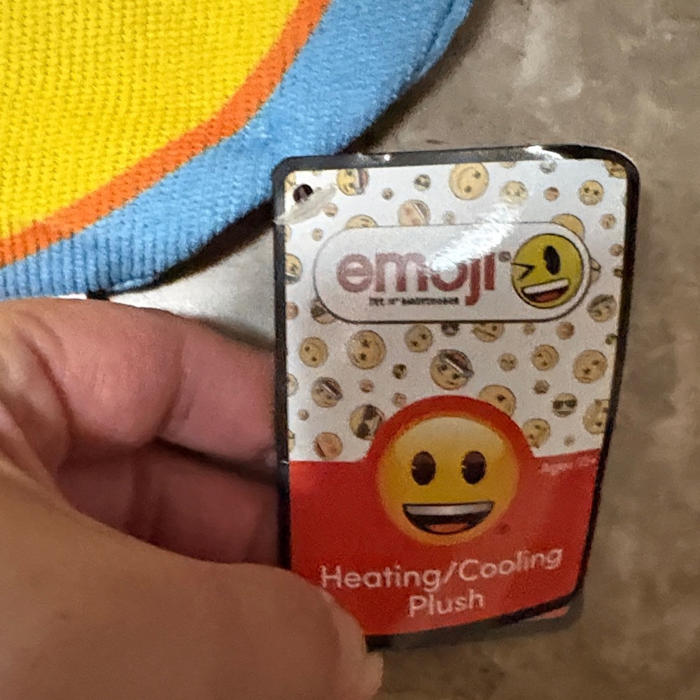 Emoji Heating/Cooling Plush - Yellow and Blue